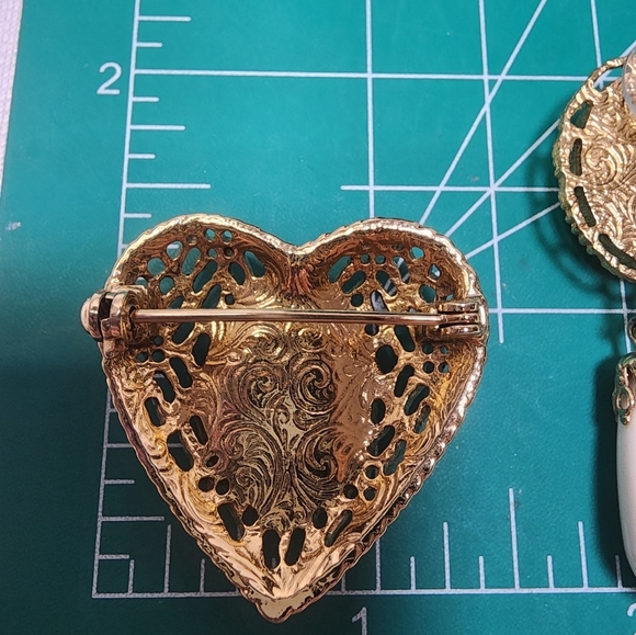 1928 Vintage Glass Hand Painted Heart Brooch and Earrings - Picture 7 of 9